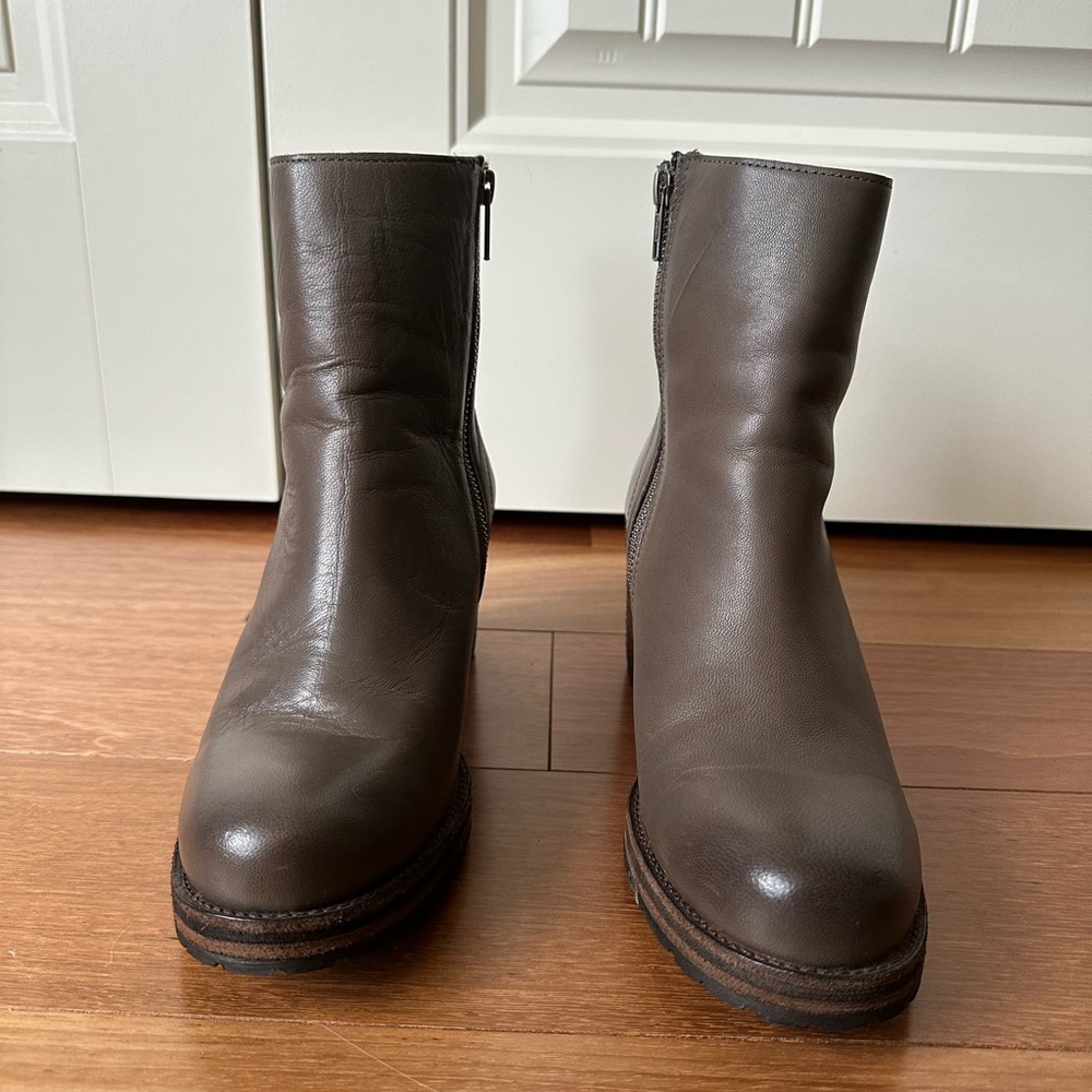 Frye Leather Karen Inside Zip Short Heeled Boot Size 9 - Picture 5 of 7